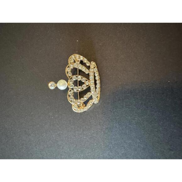 Jewelry - Charming Crown Brooch with Rhinestones and Pearl Accent